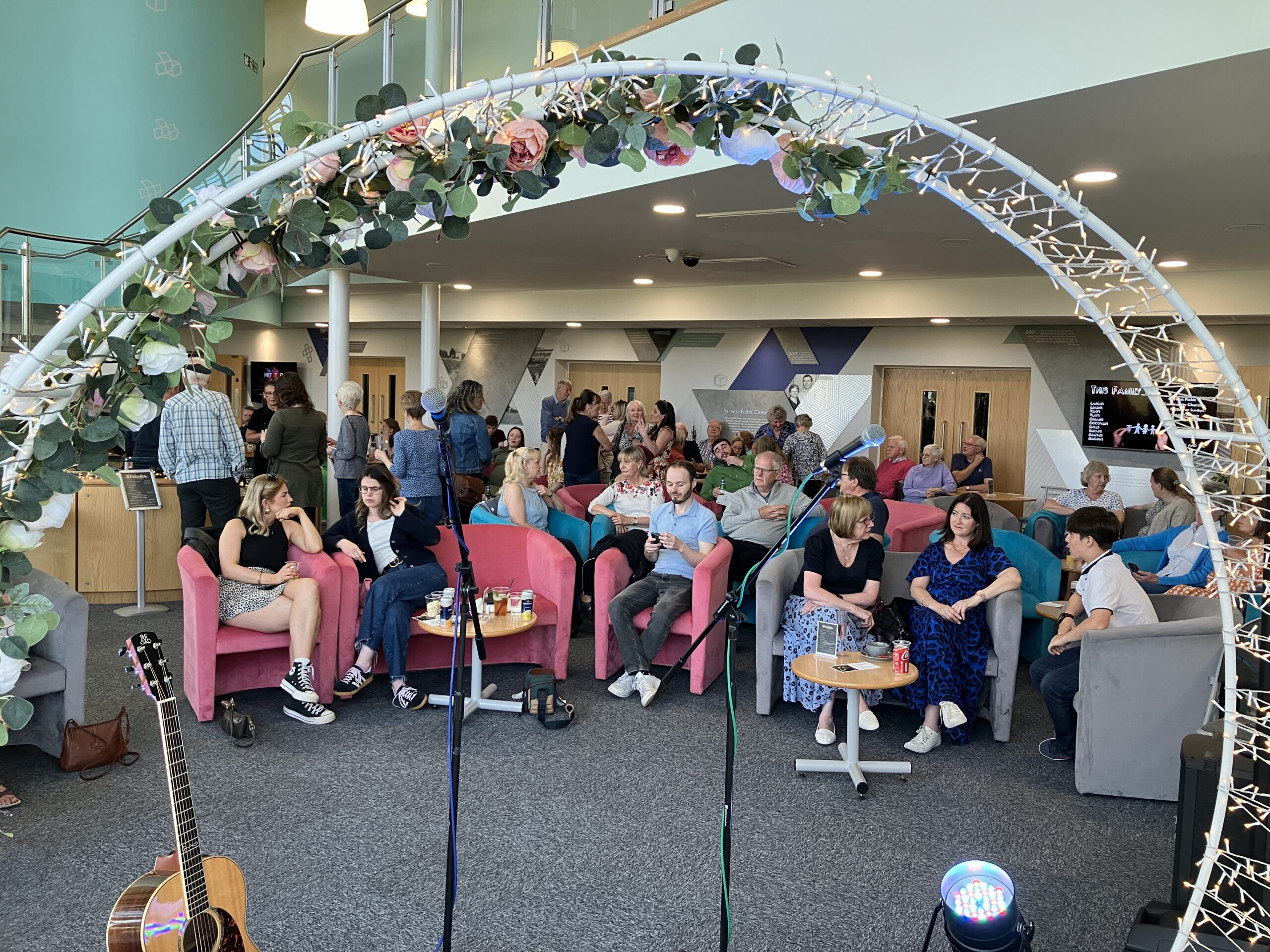 audience-drakeford-concert-harvest-fields