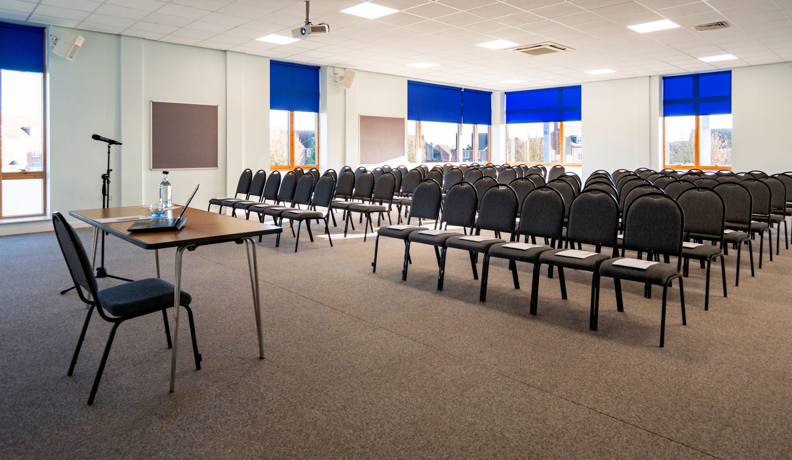 room-1-theatre-layout-presenters-aspect